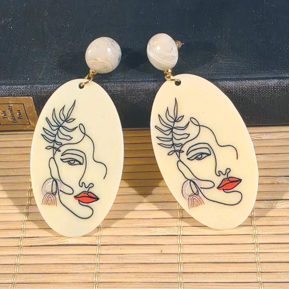 Retro 80s Style Picasso Style Woman Face Vintage Lucite Pendant Dangle earrings